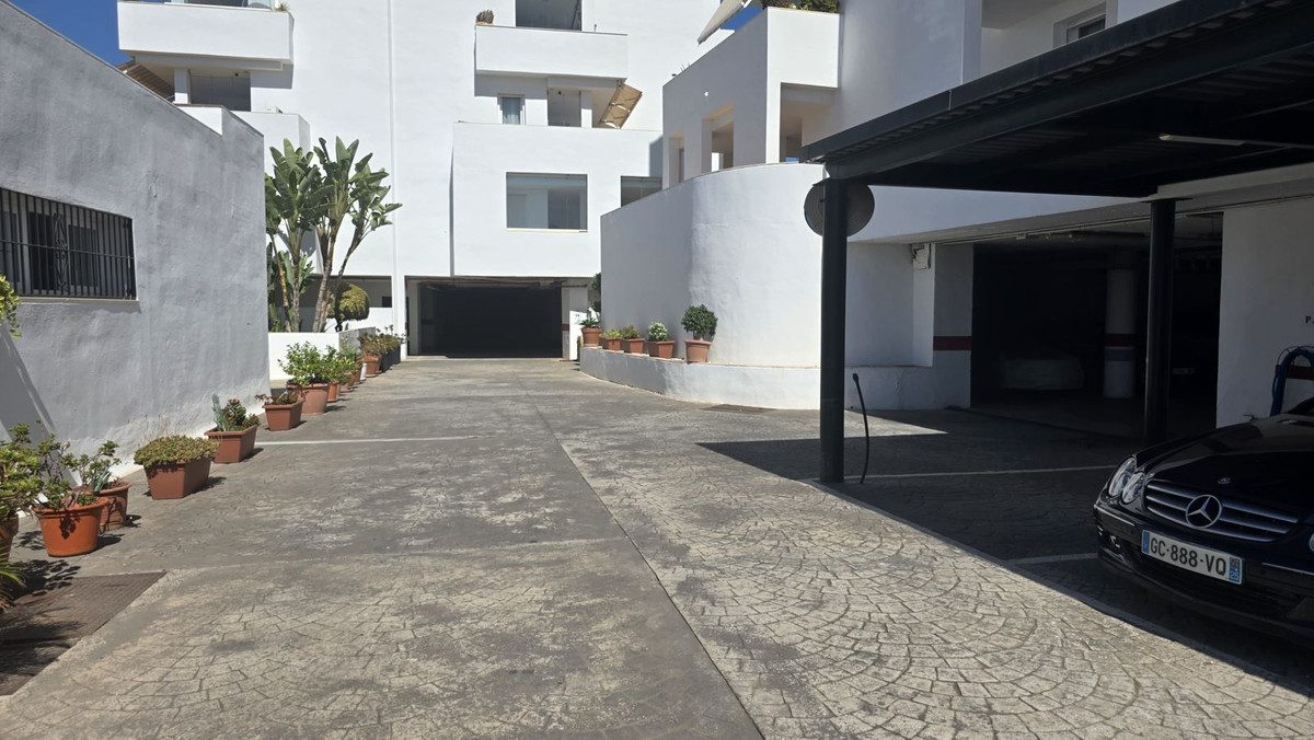 Ground Floor Apartment in Mijas, Costa del Sol – 2 beds – 325000 € - photo 36 of 39