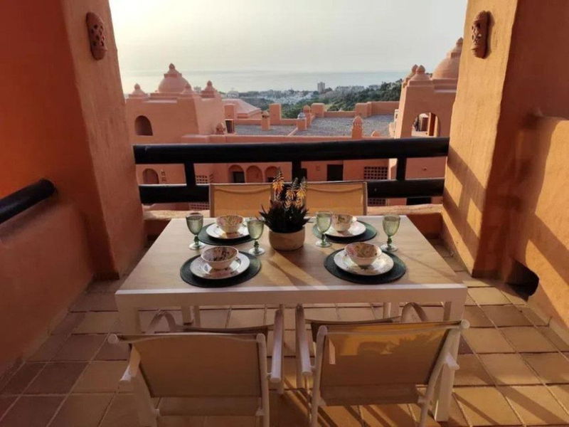 Middle Floor Apartment in Manilva, Costa del Sol – 2 beds – 320000 €