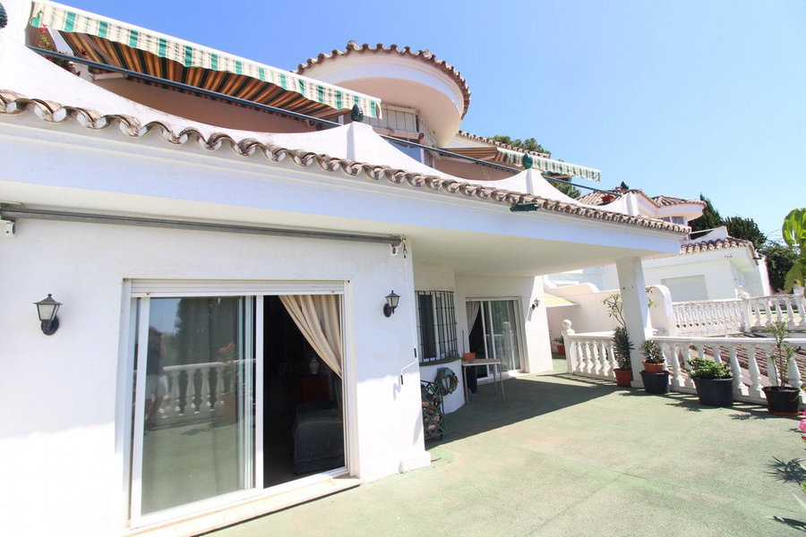 Detached Villa in Marbella, Costa del Sol – 4 beds – 750000 € - photo 1 of 26