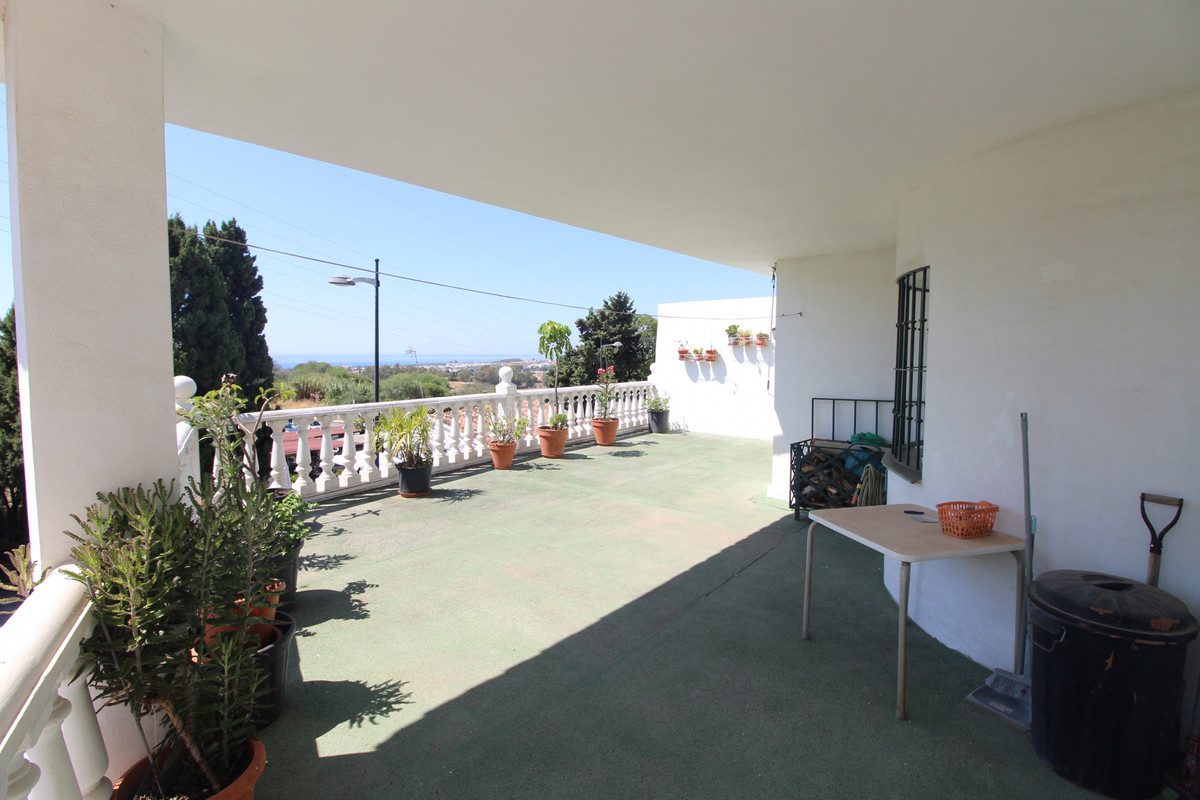 Detached Villa in Marbella, Costa del Sol – 4 beds – 750000 € - photo 6 of 26