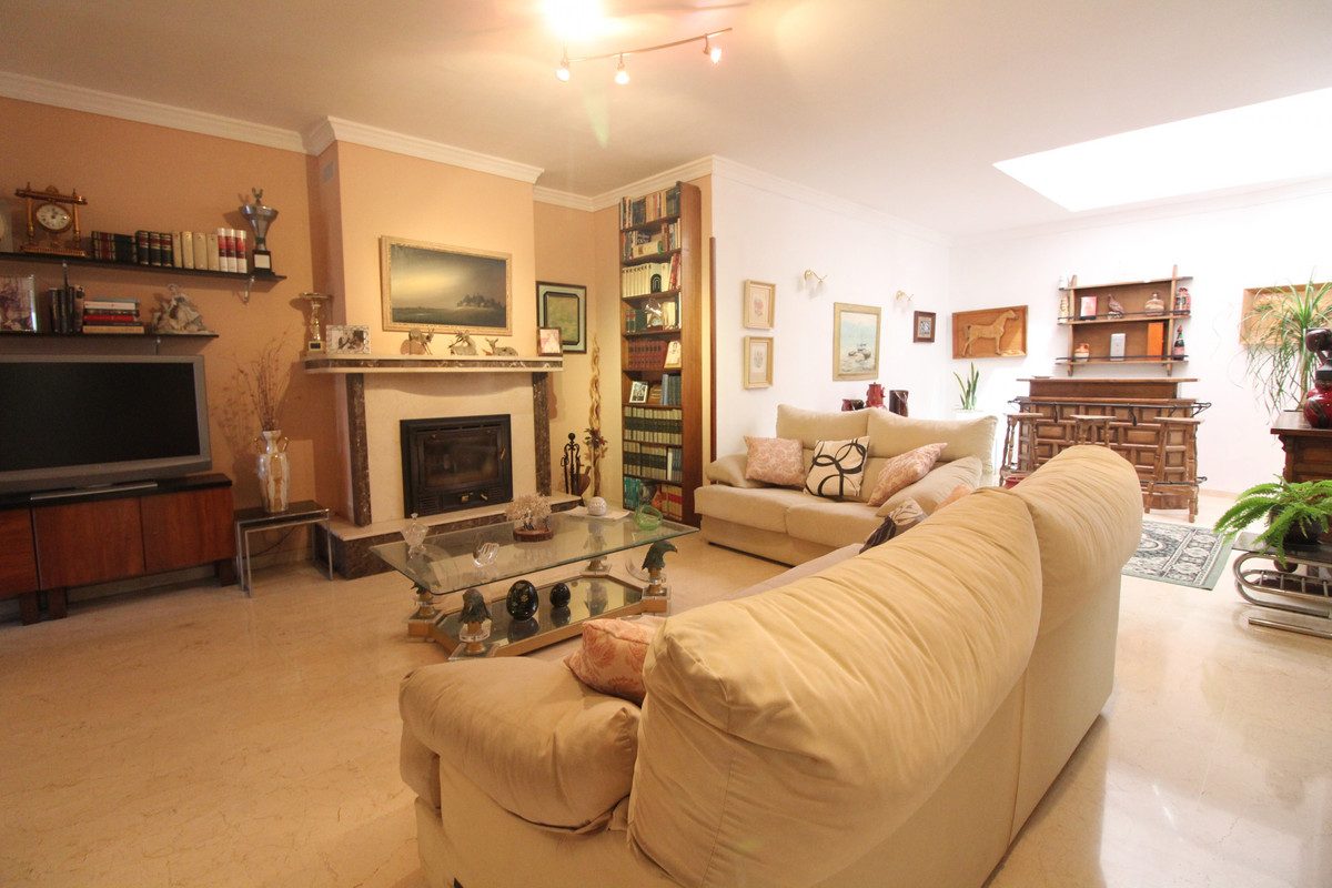 Detached Villa in Marbella, Costa del Sol – 4 beds – 750000 € - photo 16 of 26
