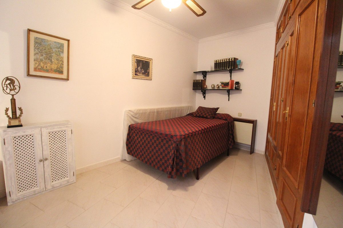Detached Villa in Marbella, Costa del Sol – 4 beds – 750000 € - photo 19 of 26