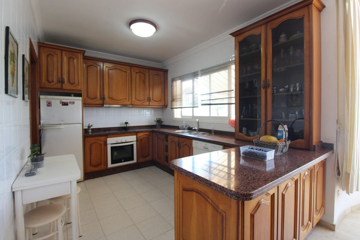 Detached Villa in Marbella, Costa del Sol – 4 beds – 750000 € - photo 26 of 26