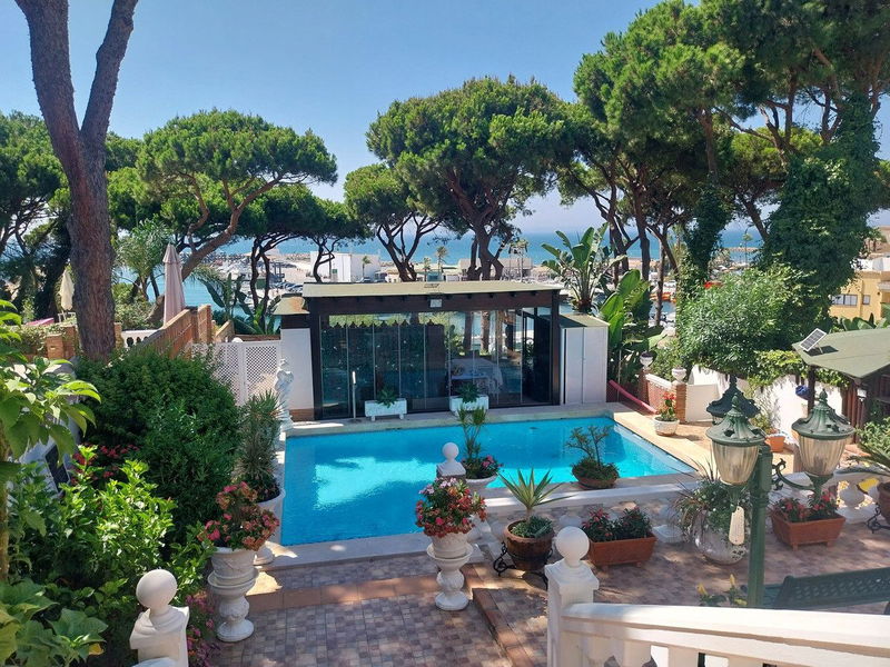 Semi-Detached House in Marbella, Costa del Sol – 4 beds – 2300000 €