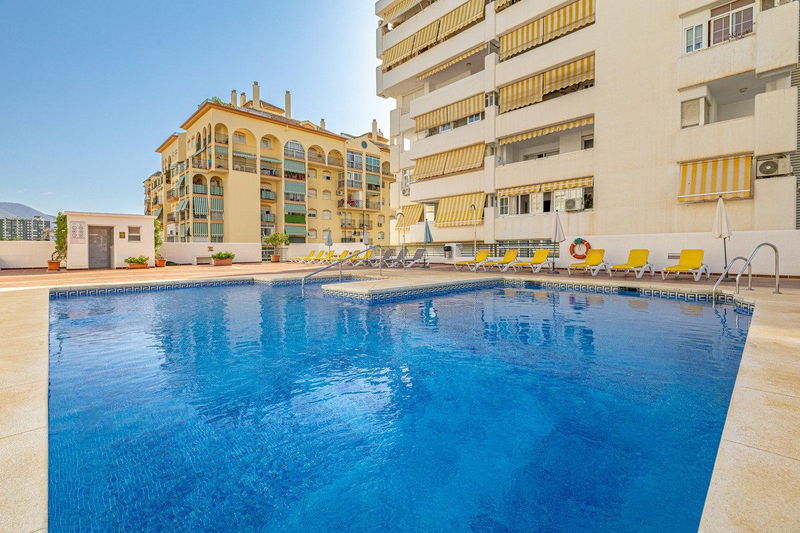 Middle Floor Apartment in Fuengirola, Costa del Sol – 2 beds – 295000 €