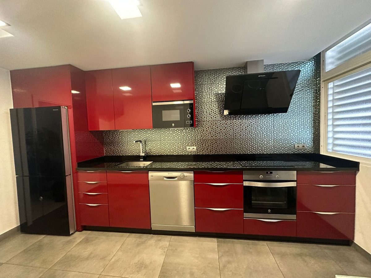 Middle Floor Apartment in Marbella, Costa del Sol – 3 beds – 450000 € - photo 3 of 14