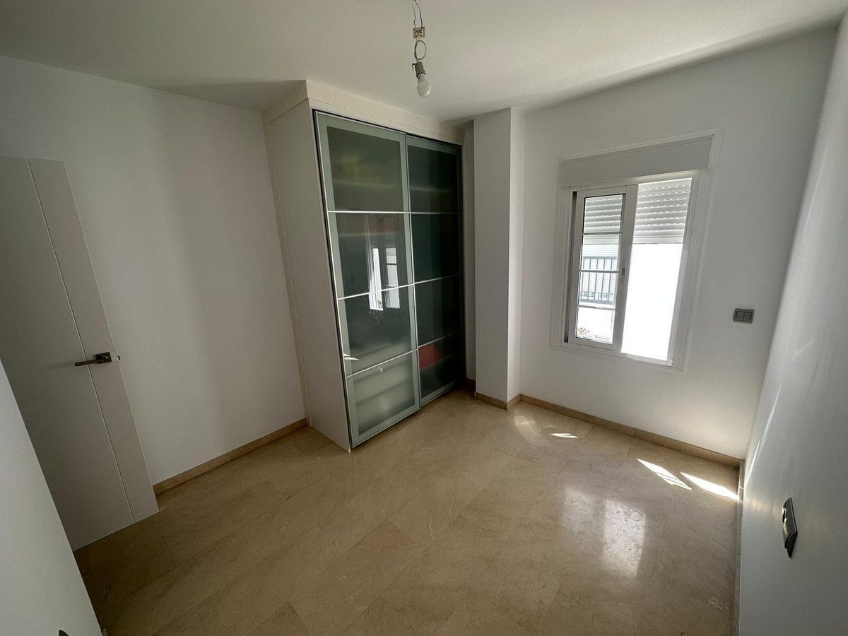 Middle Floor Apartment in Marbella, Costa del Sol – 3 beds – 450000 € - photo 14 of 14