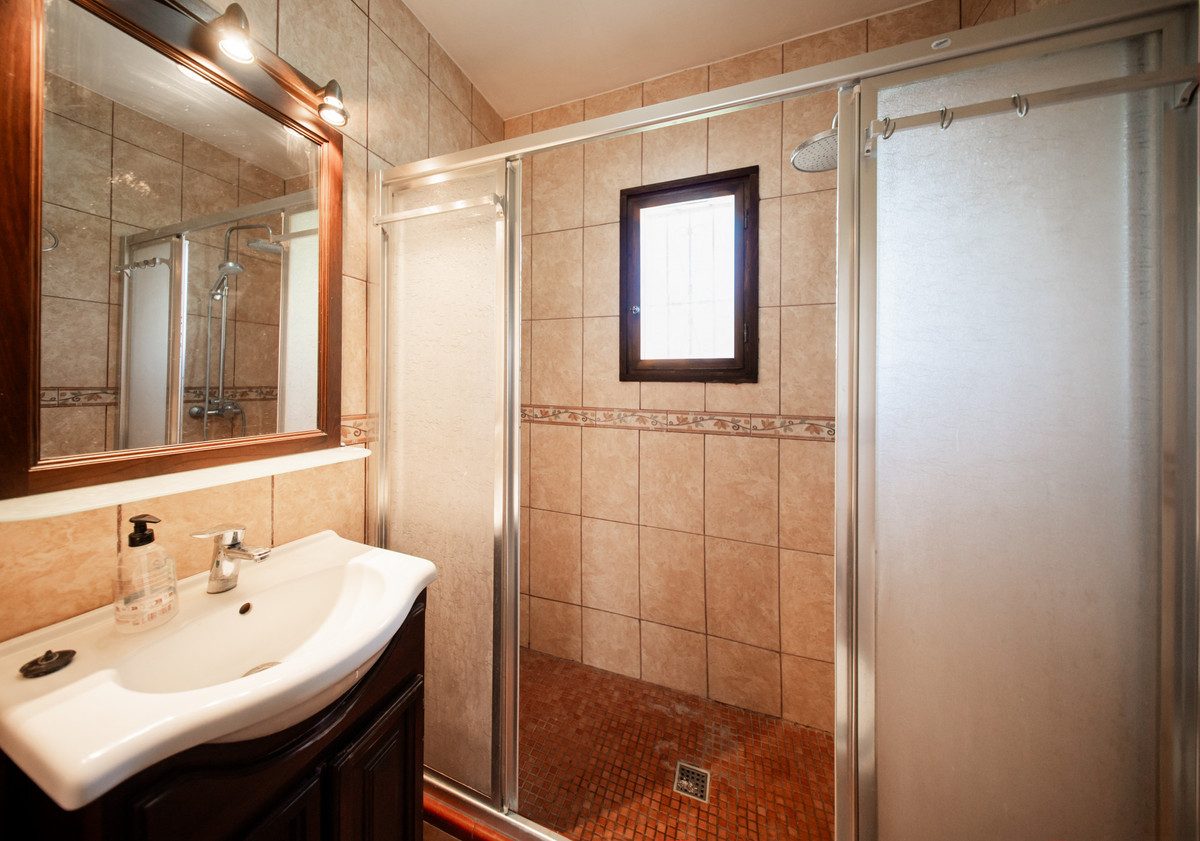 Detached Villa in Torremolinos, Costa del Sol – 3 beds – 1095000 € - photo 29 of 46