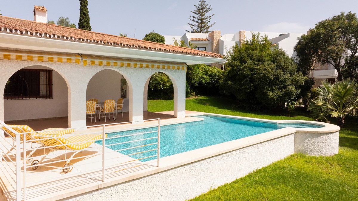 Detached Villa in Torremolinos, Costa del Sol – 3 beds – 1095000 € - photo 35 of 46