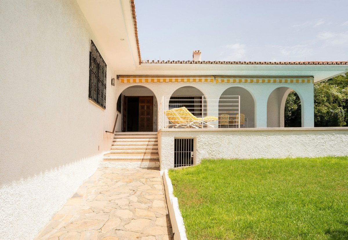 Detached Villa in Torremolinos, Costa del Sol – 3 beds – 1095000 € - photo 40 of 46