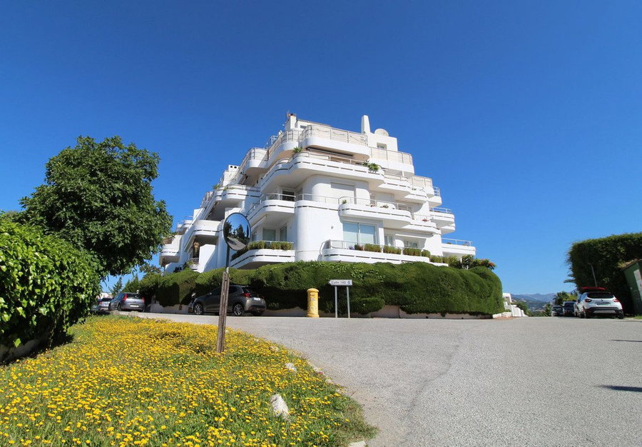 Middle Floor Apartment in Marbella, Costa del Sol – 3 beds – 750000 € - photo 1 of 24