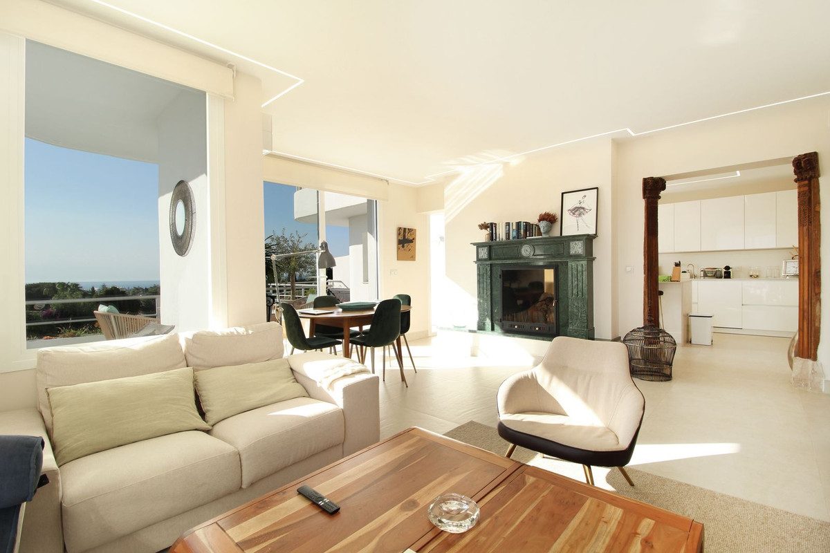 Middle Floor Apartment in Marbella, Costa del Sol – 3 beds – 750000 € - photo 2 of 24
