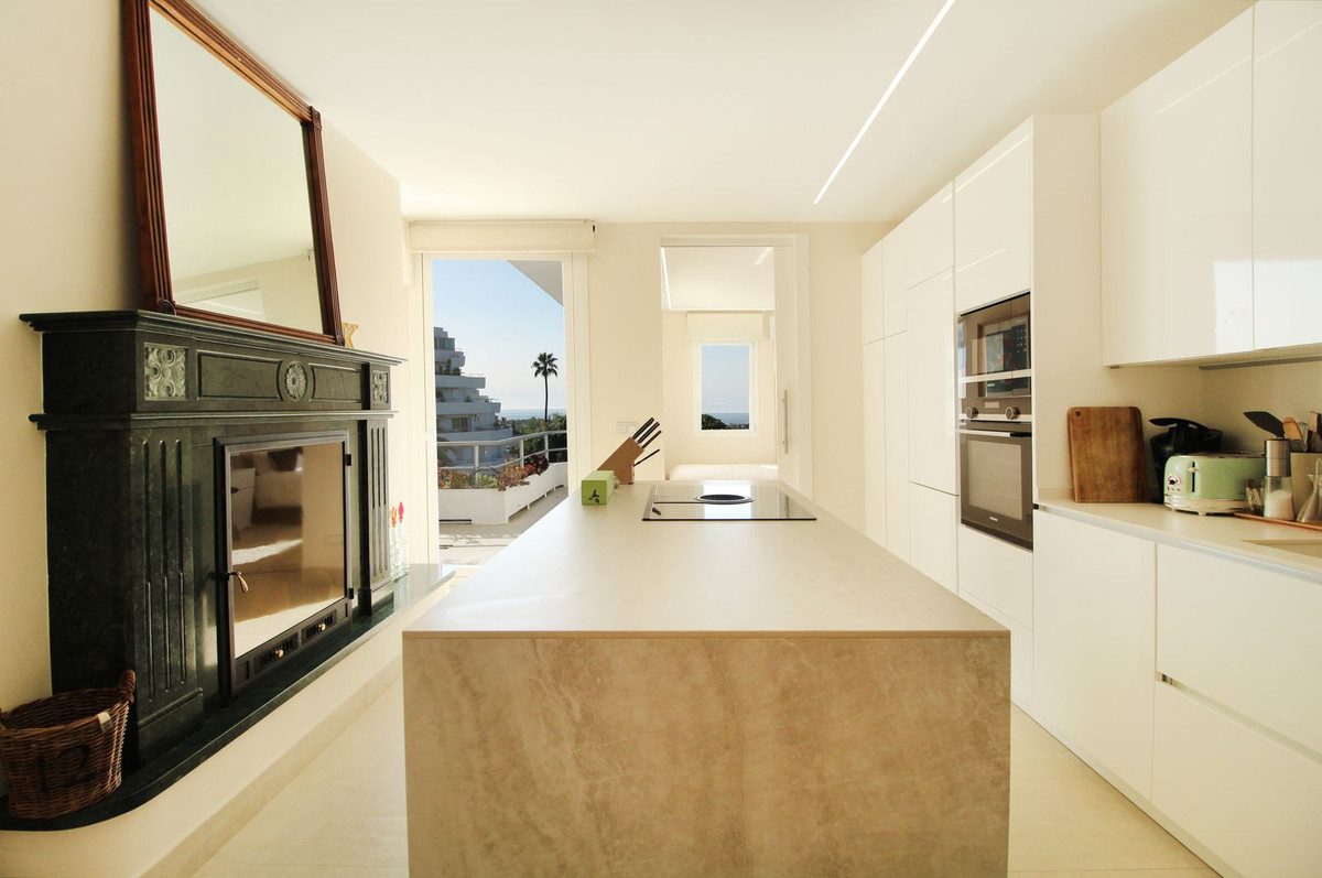 Middle Floor Apartment in Marbella, Costa del Sol – 3 beds – 750000 € - photo 3 of 24