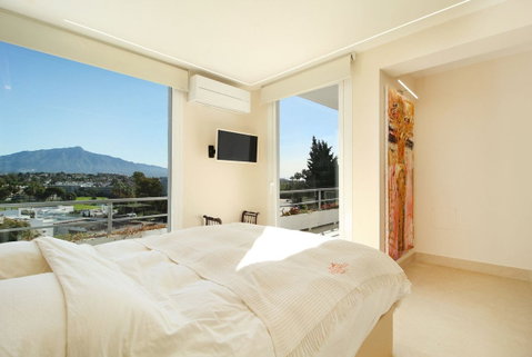 Middle Floor Apartment in Marbella, Costa del Sol – 3 beds – 750000 € - photo 4 of 24