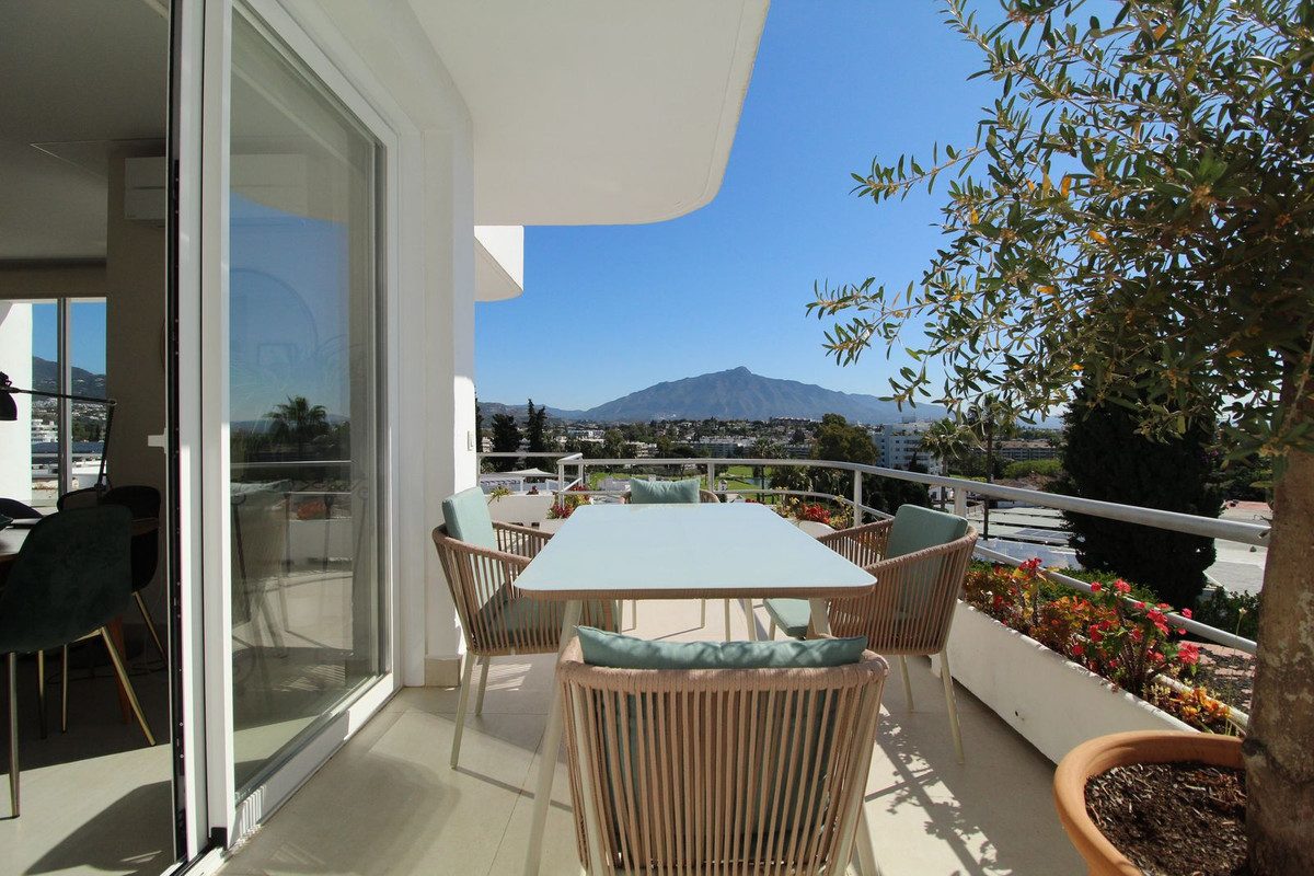 Middle Floor Apartment in Marbella, Costa del Sol – 3 beds – 750000 € - photo 5 of 24