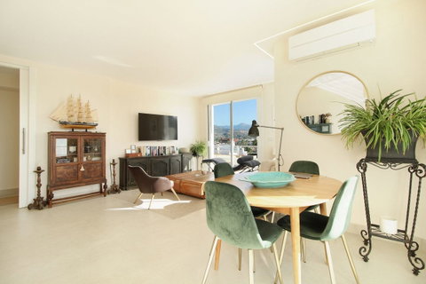 Middle Floor Apartment in Marbella, Costa del Sol – 3 beds – 750000 € - photo 8 of 24