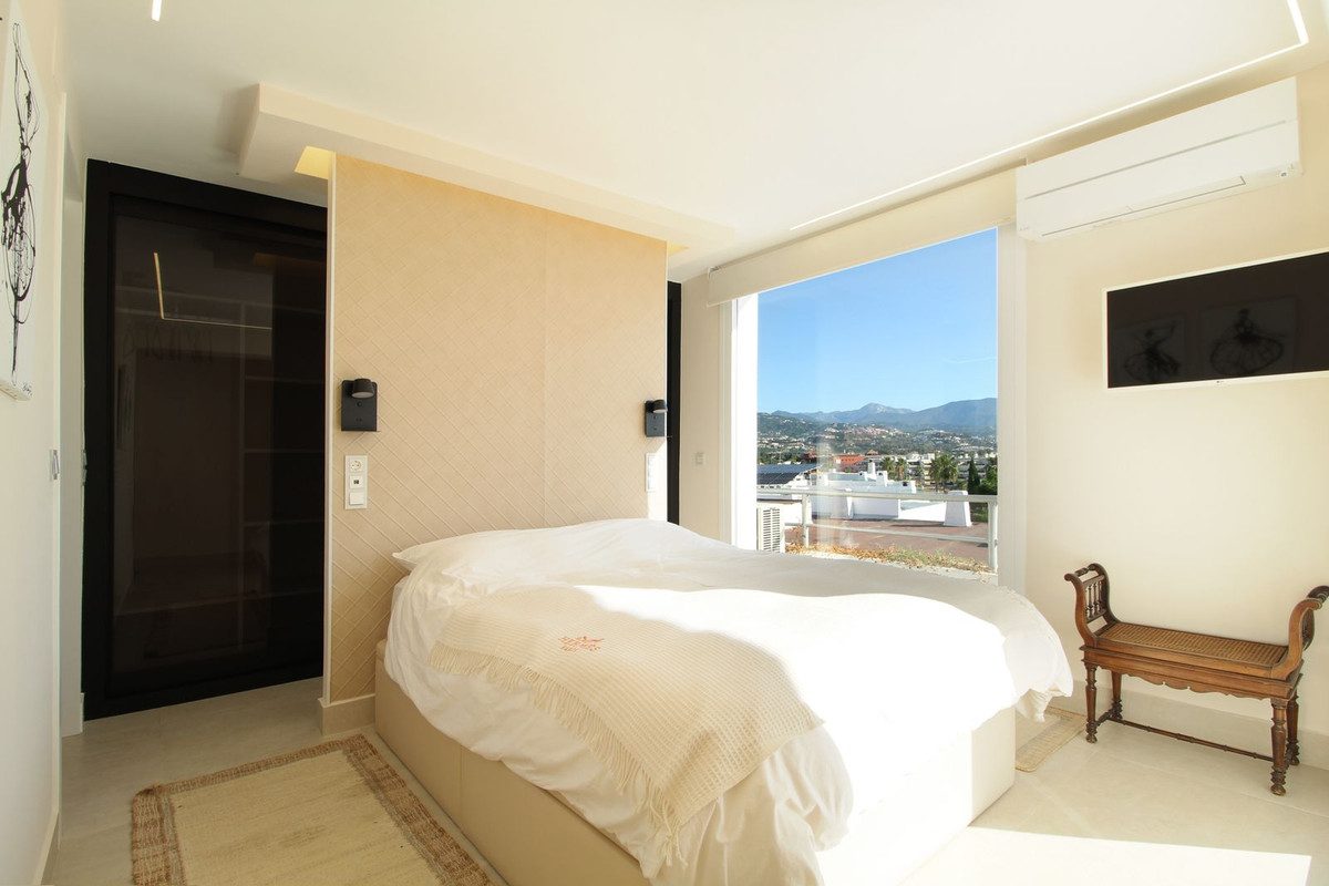 Middle Floor Apartment in Marbella, Costa del Sol – 3 beds – 750000 € - photo 15 of 24