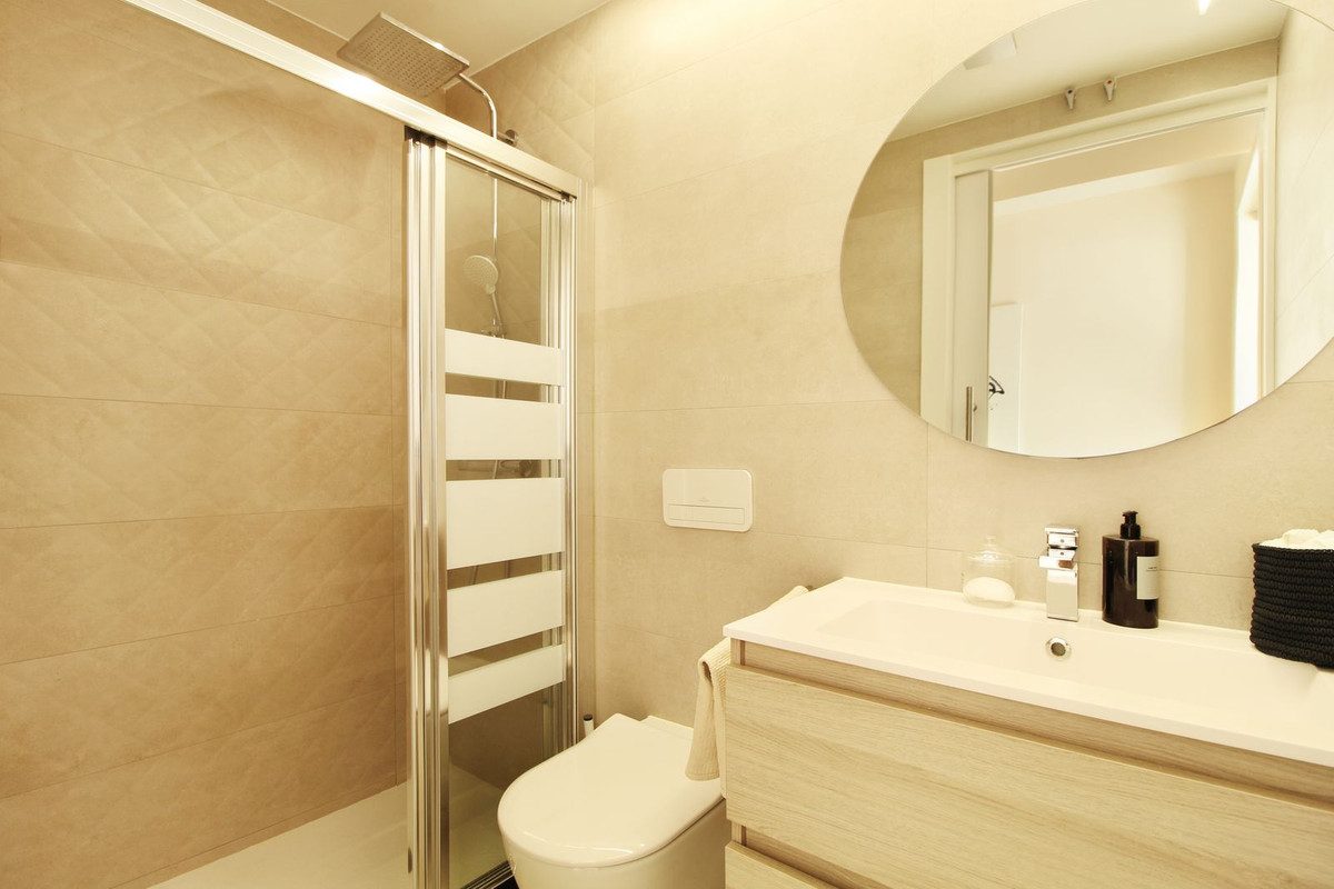 Middle Floor Apartment in Marbella, Costa del Sol – 3 beds – 750000 € - photo 18 of 24