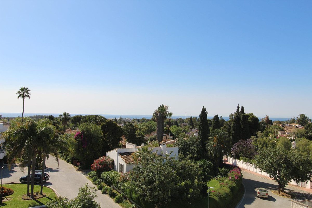 Middle Floor Apartment in Marbella, Costa del Sol – 3 beds – 750000 € - photo 21 of 24