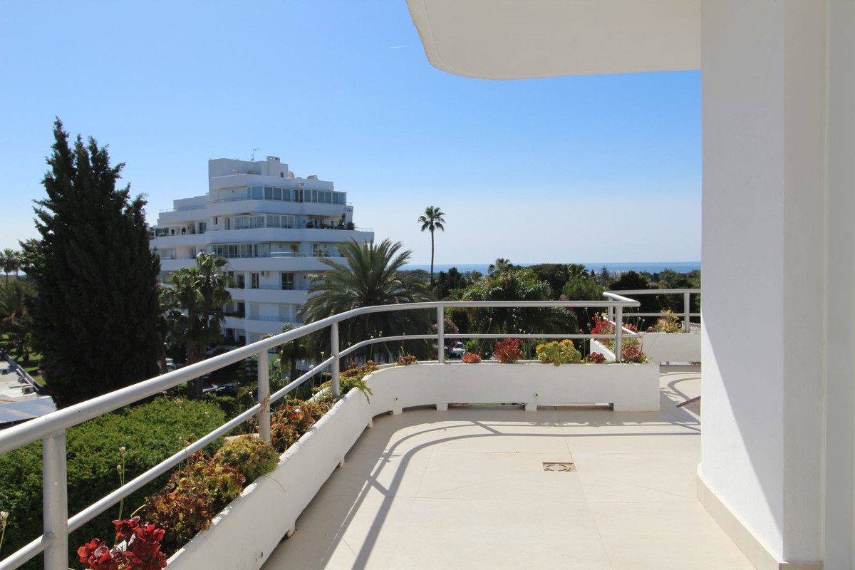 Middle Floor Apartment in Marbella, Costa del Sol – 3 beds – 750000 € - photo 22 of 24