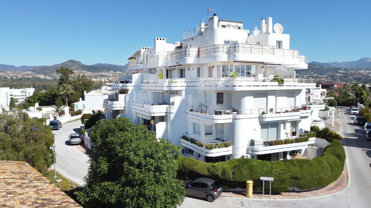 Middle Floor Apartment in Marbella, Costa del Sol – 3 beds – 750000 € - photo 24 of 24