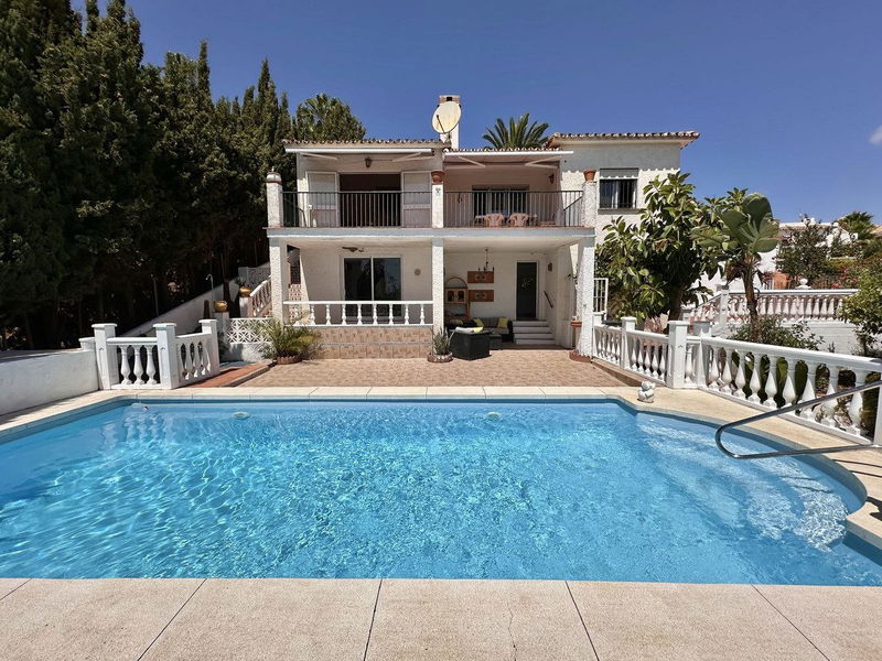 Detached Villa in Torremolinos, Costa del Sol – 4 beds – 679000 €
