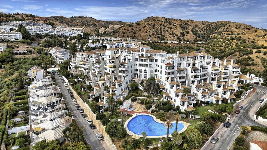Middle Floor Apartment in Mijas, Costa del Sol – 2 beds – 289000 € - photo 1 of 34