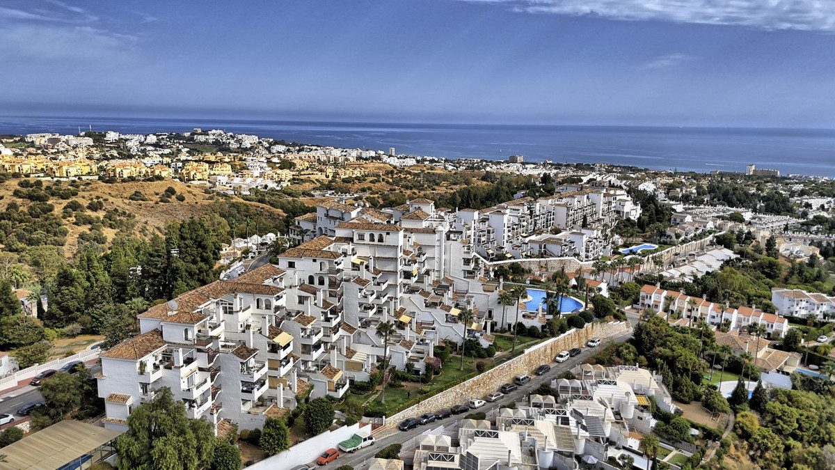 Middle Floor Apartment in Mijas, Costa del Sol – 2 beds – 289000 € - photo 2 of 34