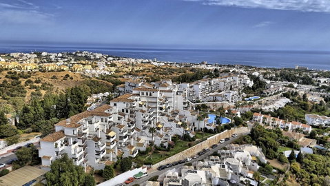 Middle Floor Apartment in Mijas, Costa del Sol – 2 beds – 289000 € - photo 2 of 34