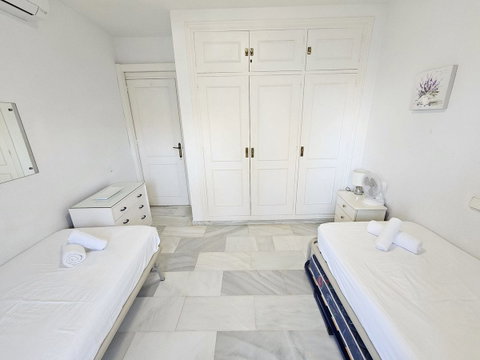 Middle Floor Apartment in Mijas, Costa del Sol – 2 beds – 289000 € - photo 24 of 34