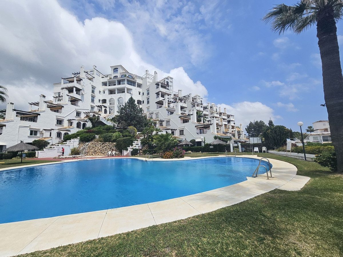 Middle Floor Apartment in Mijas, Costa del Sol – 2 beds – 289000 € - photo 32 of 34