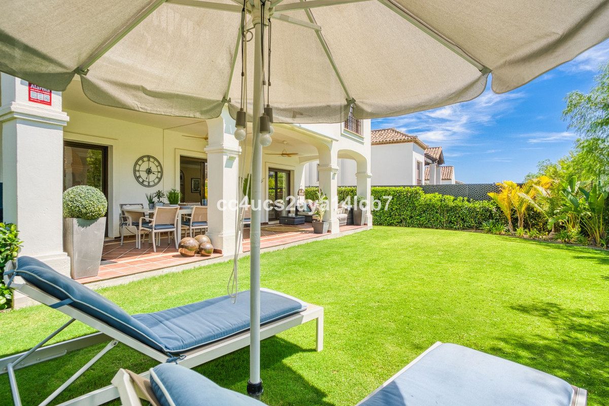 Detached Villa in Estepona, Costa del Sol – 3 beds – 945000 € - photo 3 of 54