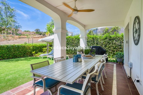 Detached Villa in Estepona, Costa del Sol – 3 beds – 945000 € - photo 5 of 54