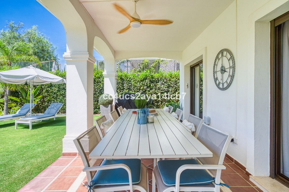 Detached Villa in Estepona, Costa del Sol – 3 beds – 945000 € - photo 6 of 54