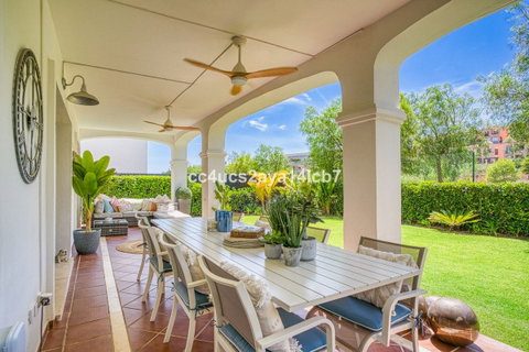 Detached Villa in Estepona, Costa del Sol – 3 beds – 945000 € - photo 7 of 54