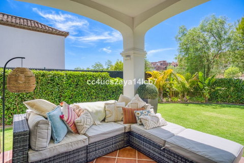 Detached Villa in Estepona, Costa del Sol – 3 beds – 945000 € - photo 8 of 54