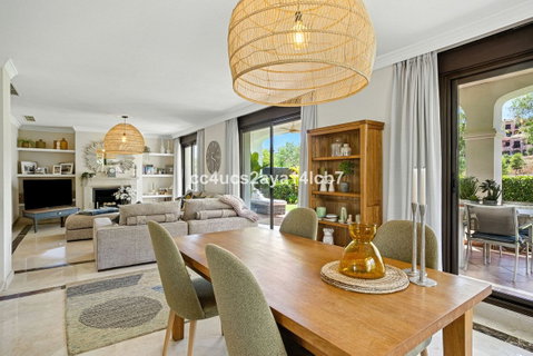 Detached Villa in Estepona, Costa del Sol – 3 beds – 945000 € - photo 11 of 54