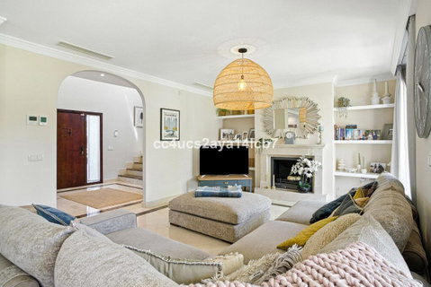 Detached Villa in Estepona, Costa del Sol – 3 beds – 945000 € - photo 13 of 54