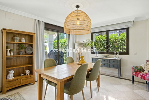 Detached Villa in Estepona, Costa del Sol – 3 beds – 945000 € - photo 14 of 54