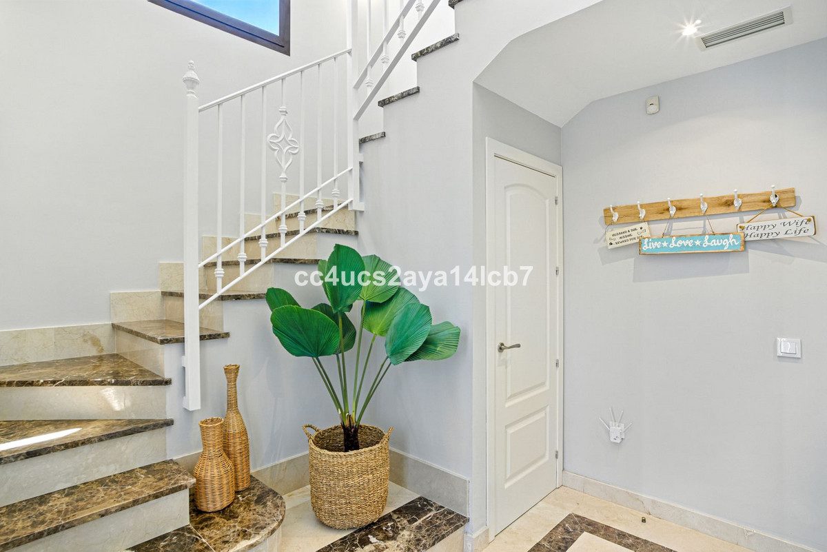 Detached Villa in Estepona, Costa del Sol – 3 beds – 945000 € - photo 19 of 54