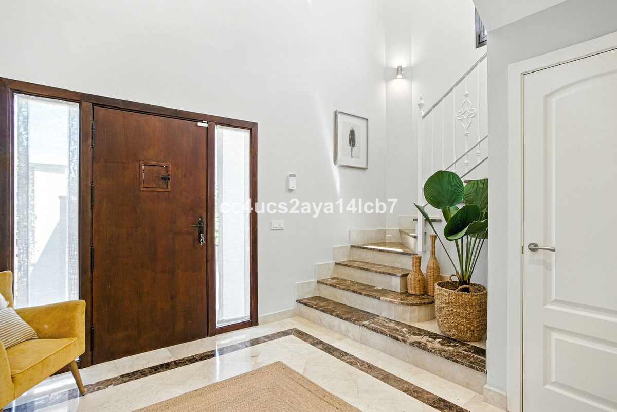 Detached Villa in Estepona, Costa del Sol – 3 beds – 945000 € - photo 20 of 54