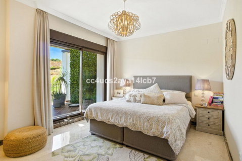Detached Villa in Estepona, Costa del Sol – 3 beds – 945000 € - photo 22 of 54