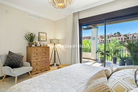 Detached Villa in Estepona, Costa del Sol – 3 beds – 945000 € - photo 23 of 54