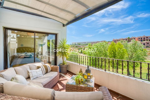 Detached Villa in Estepona, Costa del Sol – 3 beds – 945000 € - photo 25 of 54