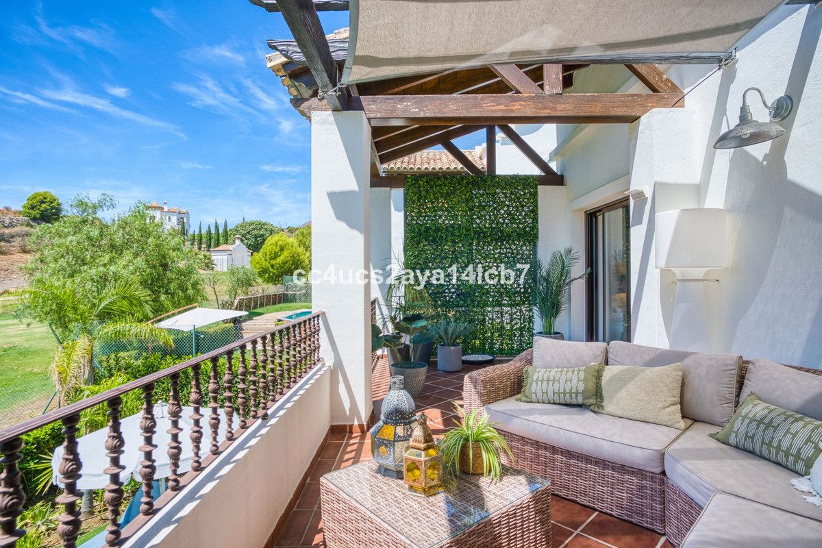 Detached Villa in Estepona, Costa del Sol – 3 beds – 945000 € - photo 27 of 54