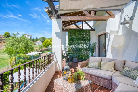 Detached Villa in Estepona, Costa del Sol – 3 beds – 945000 € - photo 27 of 54