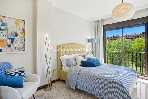 Detached Villa in Estepona, Costa del Sol – 3 beds – 945000 € - photo 30 of 54