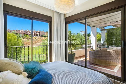 Detached Villa in Estepona, Costa del Sol – 3 beds – 945000 € - photo 32 of 54