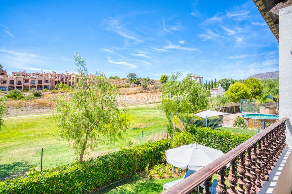 Detached Villa in Estepona, Costa del Sol – 3 beds – 945000 € - photo 34 of 54