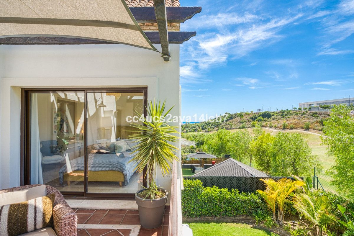 Detached Villa in Estepona, Costa del Sol – 3 beds – 945000 € - photo 35 of 54